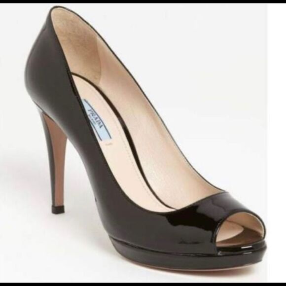 Prada patent leather peep toe blackpumps 5.5